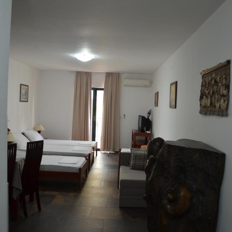 Lero Apartments - Studio with Terrace - 7