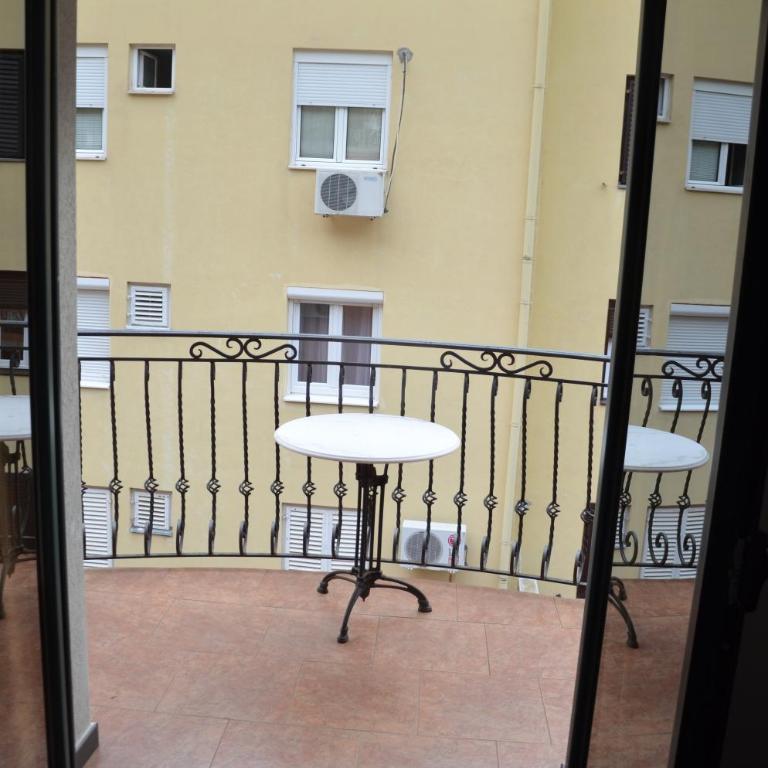Lero Apartments - Studio with Terrace - 10