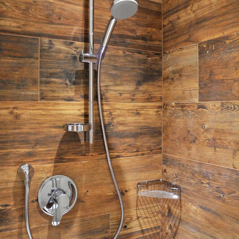 Guesthouse Rungg - Camera Matrimoniale con Bagno Privato e Balcone - 6