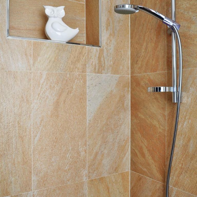 Guesthouse Rungg - Camera Matrimoniale con Bagno Privato e Balcone - 8
