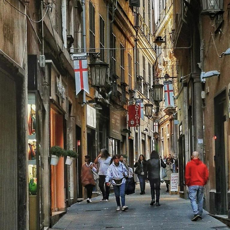 Luccoli17 - Elegant City Escape with WiFi 1Gbps, Elevator, AC - Genoa Historical Center - One-Bedroom Apartment - 16