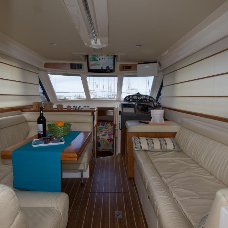 Yaku Wayra Charter - Cabin on Boat - 6