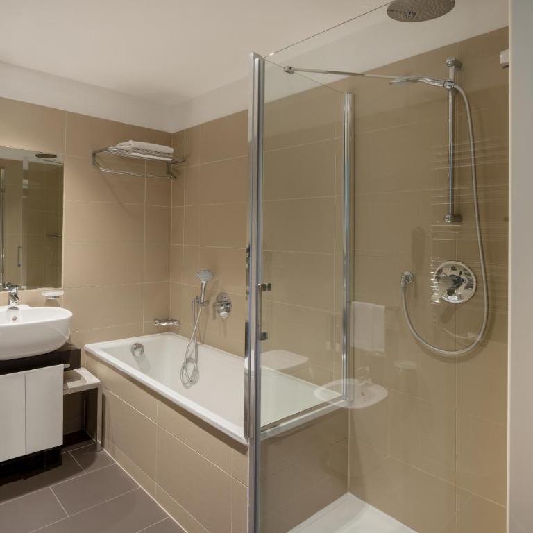 UNA Hotels Bologna Fiera - Executive Double Room with Sofa Bed - 5