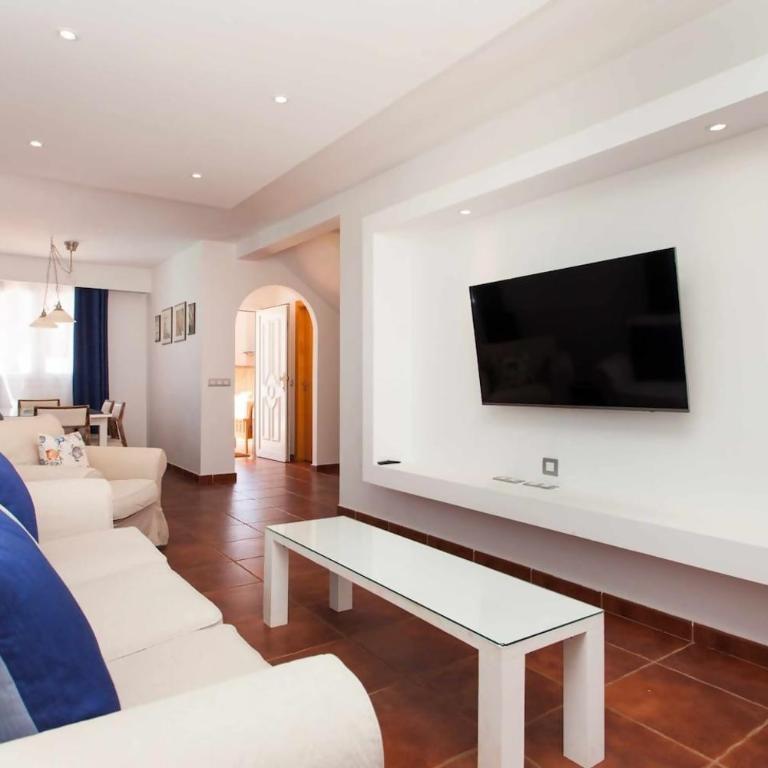 Villa Emma - Private Pool Wifi FIBRA Mini-Golf - Three-Bedroom Villa - 23