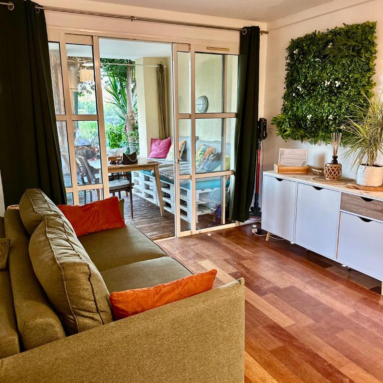 Cap Estérel FH Appartement avec jardin clos privatif -Vue mer -Piscine chauffée 04 avril &01 novembre - Saint Raphaël - Appartement 1 Chambre avec Jardin - 4