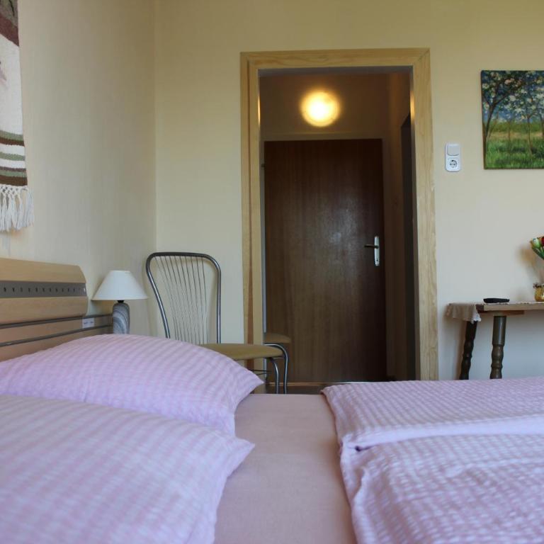 Haus Luca Seeblick - Doppel-/Zweibettzimmer mit Balkon und Seeblick - 3