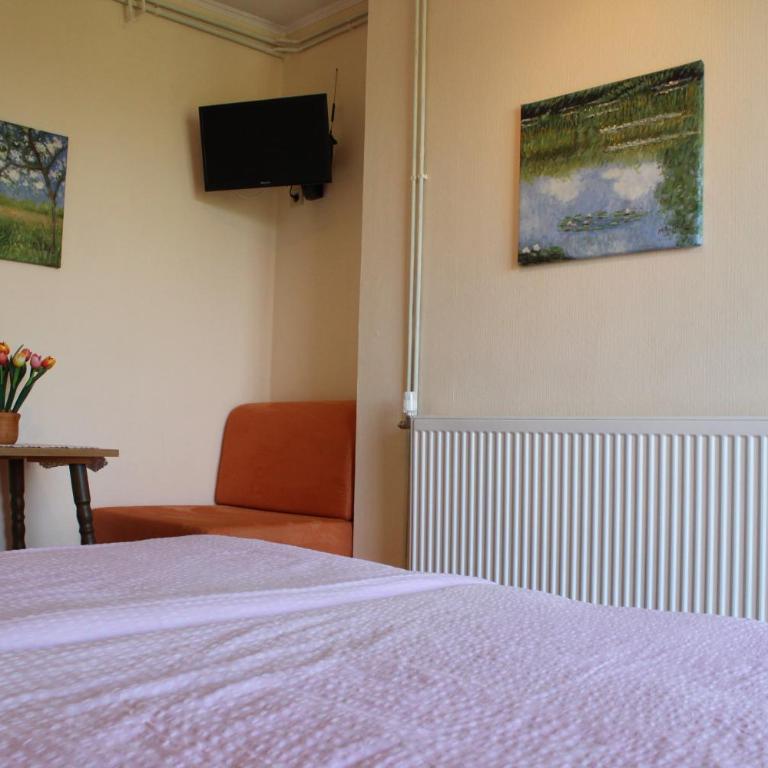 Haus Luca Seeblick - Doppel-/Zweibettzimmer mit Balkon und Seeblick - 4