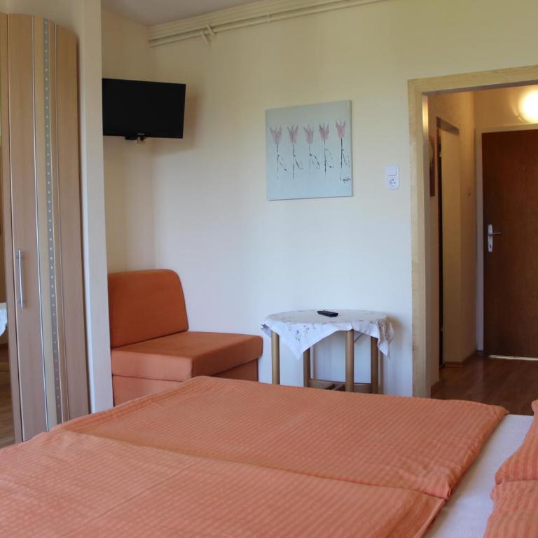Haus Luca Seeblick - Doppel-/Zweibettzimmer mit Balkon und Seeblick - 2