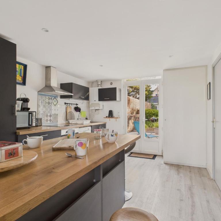 Maison avec accès privatif direct à la plage pour 6 - Ferienhaus - 10