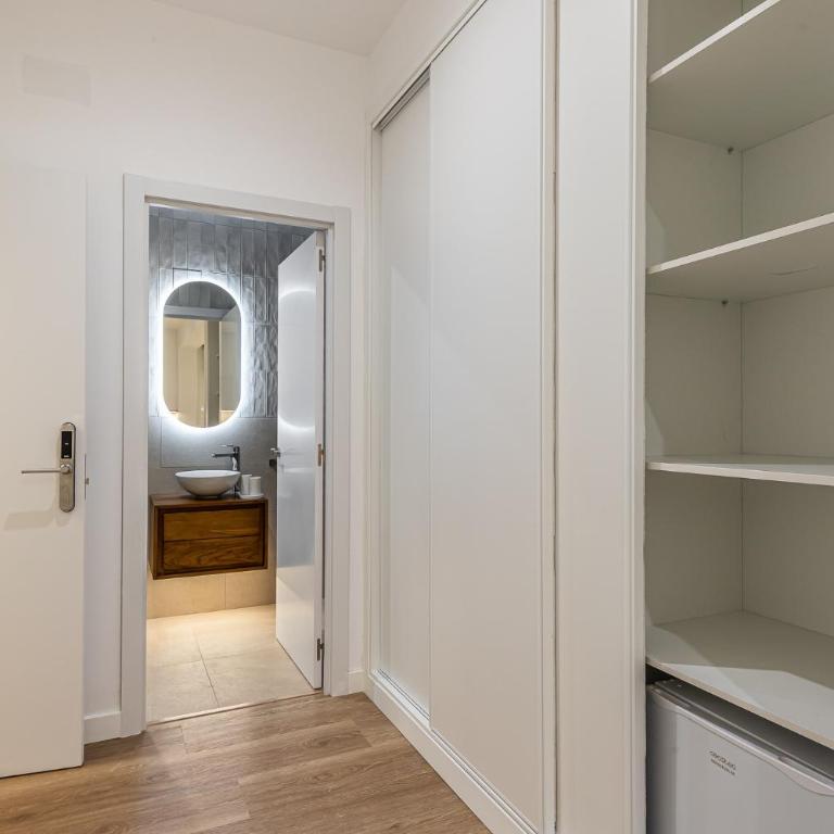 Queen's Bernabéu Madrid - Habitación Doble con baño privado - 4