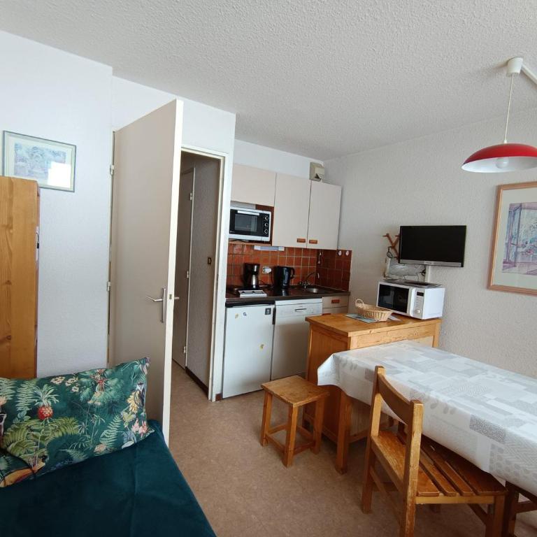 Appartement 4 pers non rénové - Vue sur pistes, animaux admis - FR-1-445-112 - Appartamento - 1