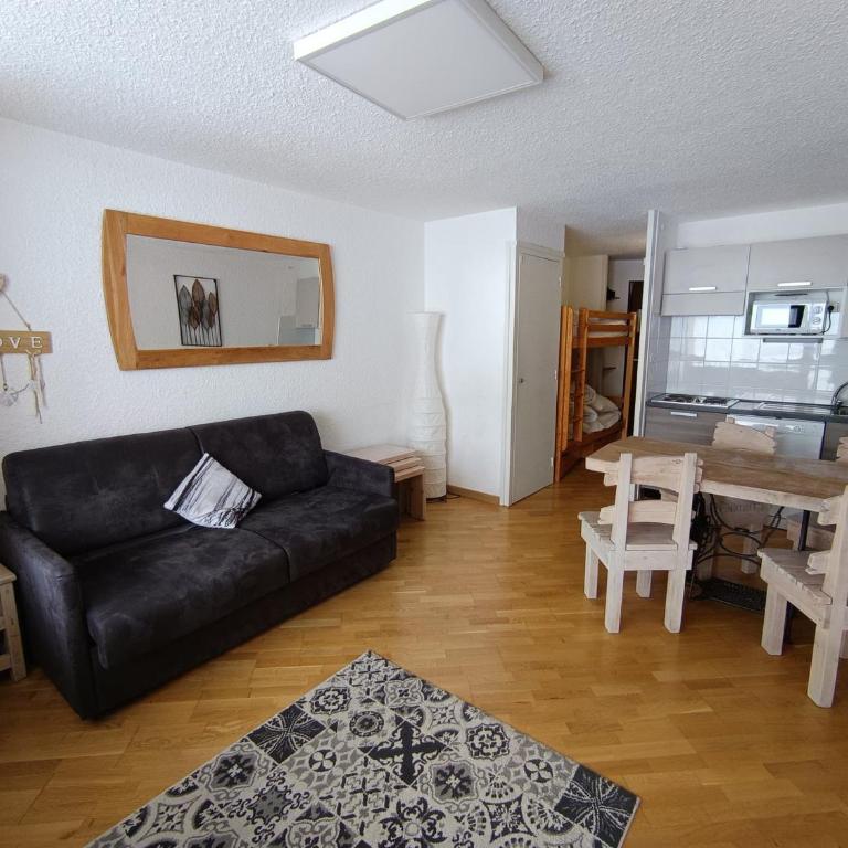 Studio rénové, accès pistes, parking - FR-1-445-146 - Studio - 1