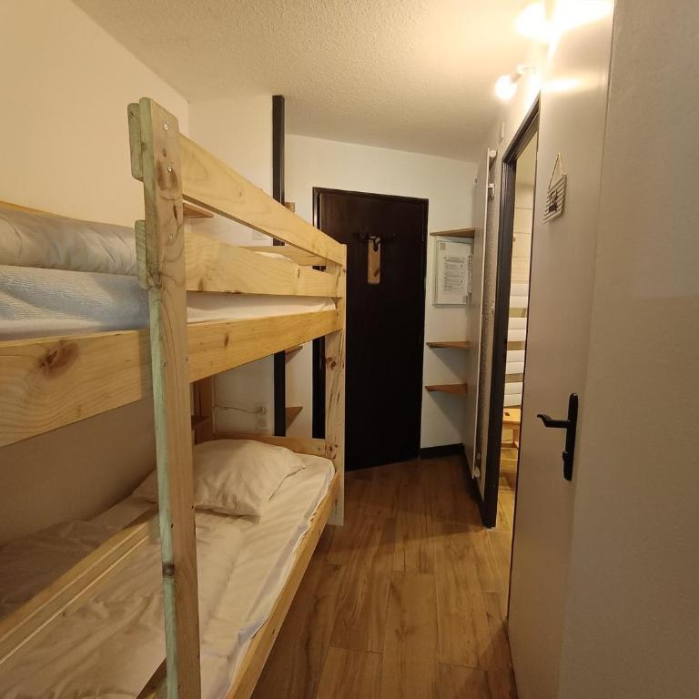 Studio rénové pour 4 pers, accès pistes, avec balcon, parking - FR-1-445-187 - Studio - 9
