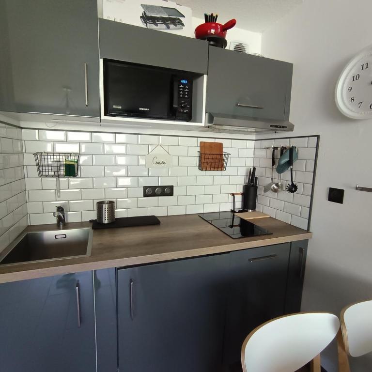 Studio rénové pour 4 pers, accès pistes, avec balcon, parking - FR-1-445-187 - Studio - 10