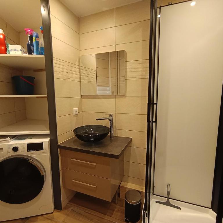 Studio rénové pour 4 pers, accès pistes, avec balcon, parking - FR-1-445-187 - Studio - 11