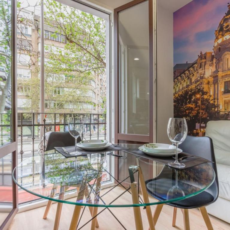 Bright modern - 3Bedrooms 3Bathrooms -Salamanca - Three-Bedroom Apartment - 4