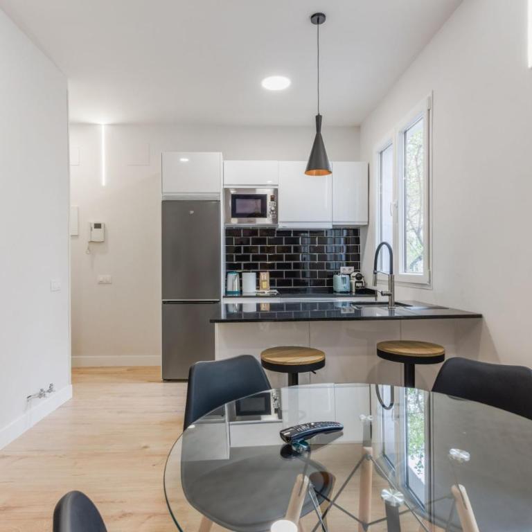 Bright modern - 3Bedrooms 3Bathrooms -Salamanca - Three-Bedroom Apartment - 11