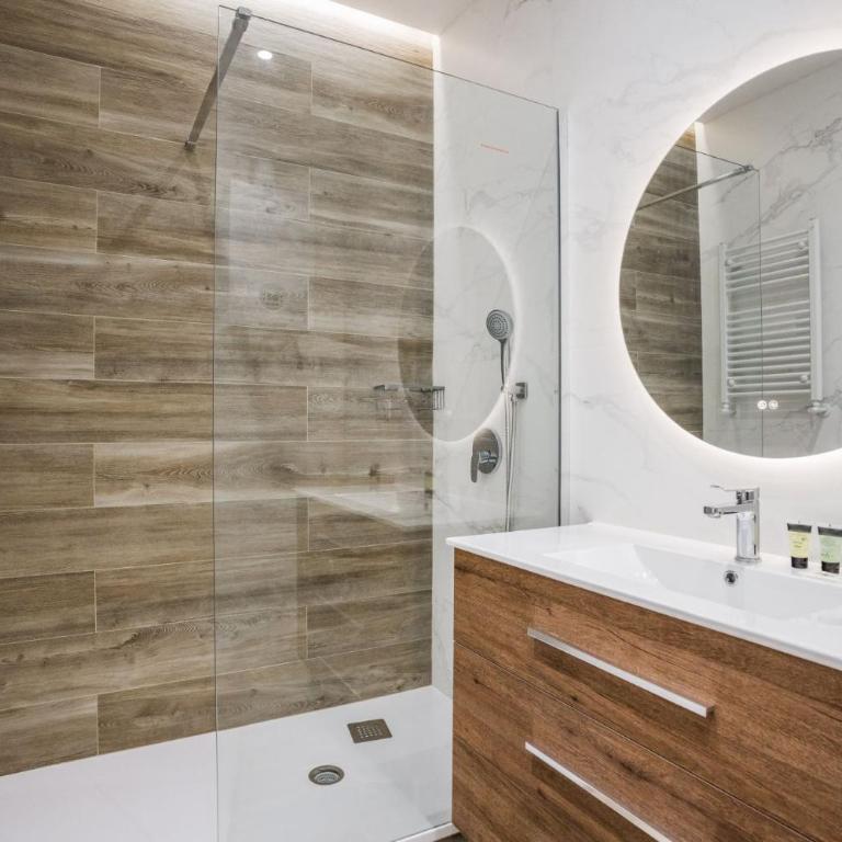 Bright modern - 3Bedrooms 3Bathrooms -Salamanca - Three-Bedroom Apartment - 27