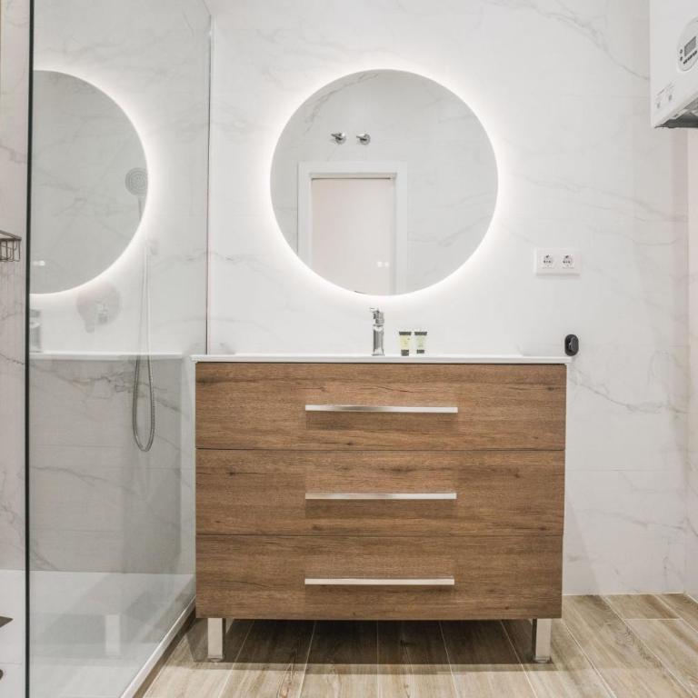 Bright modern - 3Bedrooms 3Bathrooms -Salamanca - Three-Bedroom Apartment - 32