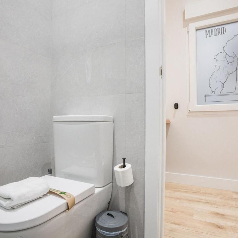 Bright modern - 3Bedrooms 3Bathrooms -Salamanca - Three-Bedroom Apartment - 34