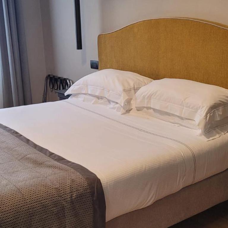 Flom Boutique Hotel - Camera Matrimoniale Deluxe con Balcone - 4