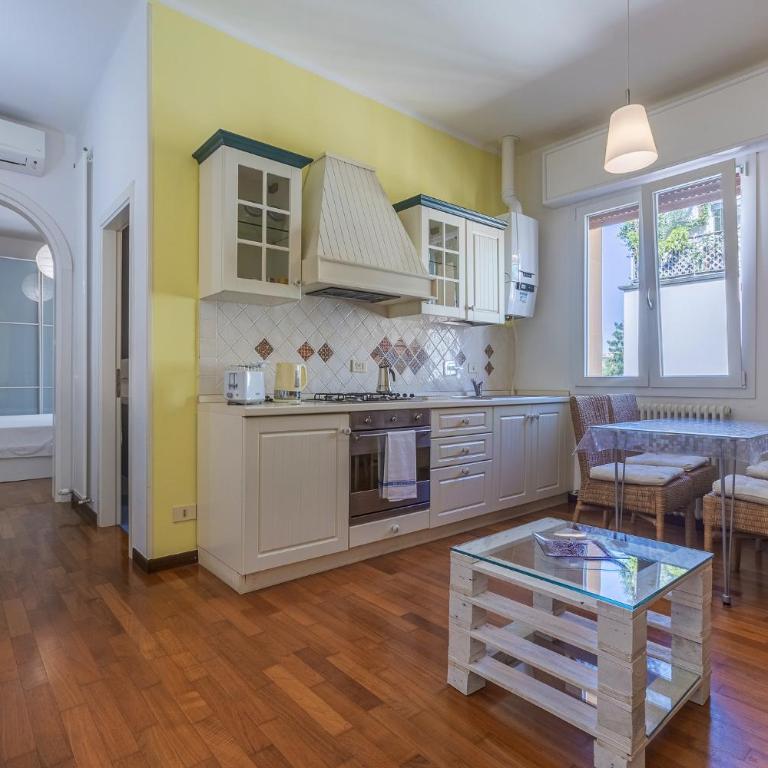 GuestHost - Bright Flat Sant Orsola & Villa Laura - Appartamento con 1 Camera da Letto - 2