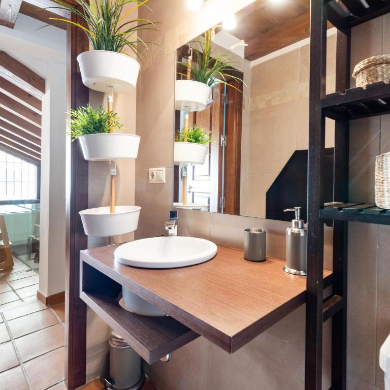 Casa reformada en el corazón del Albaicyn - Two-Bedroom Apartment - 55