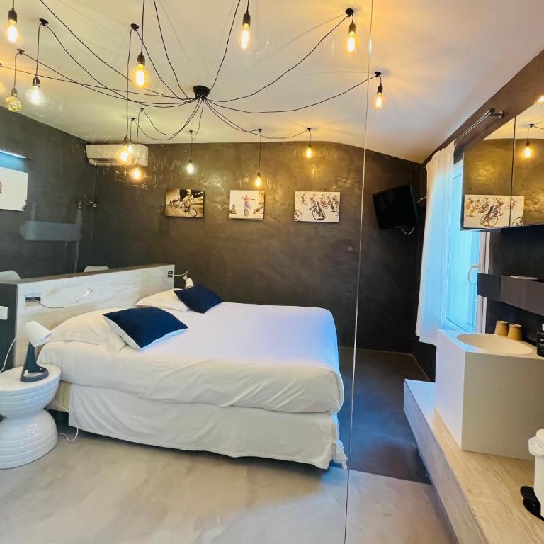 Logis Hôtel restaurant des Pins - Chambre Double Confort Supérieure - 4