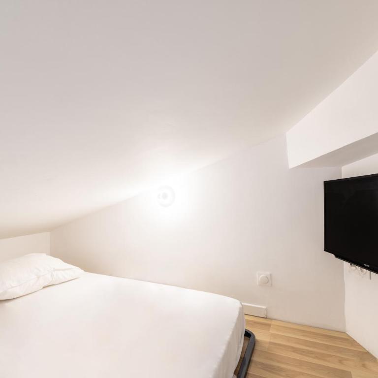 LB Vacation Rentals I Elegant Apartment with Terrace & Mezzanine in the heart of Cannes - Appartement 3 Chambres - 15