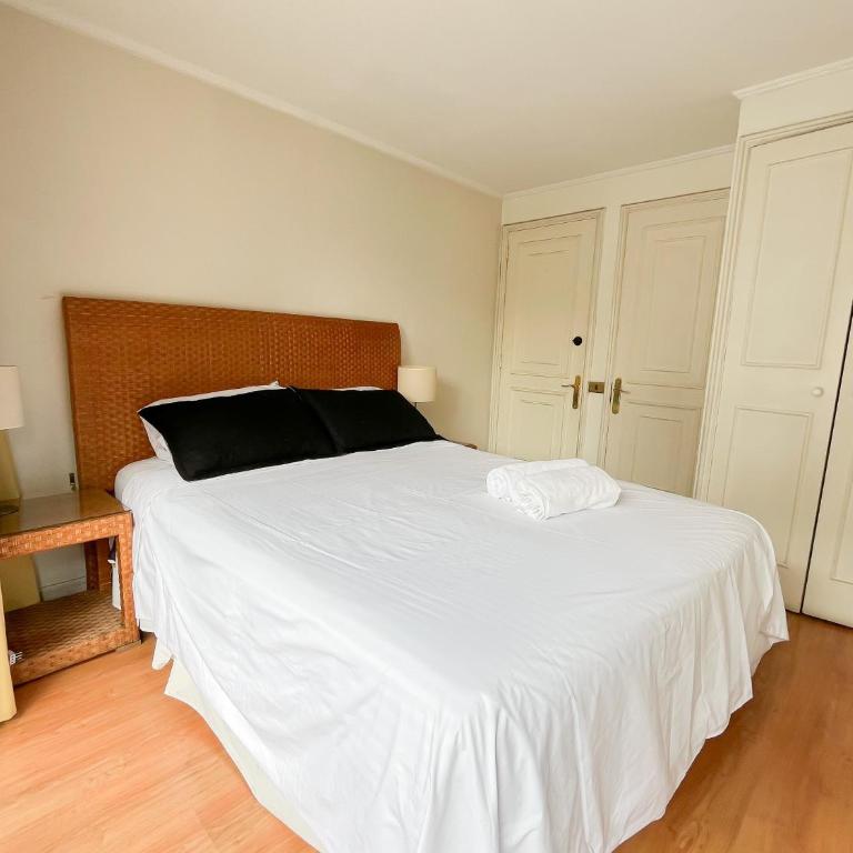 Depto 2D en Excelente Ubicación, Las Condes con Piscina - Apartamento de 2 dormitorios - 9