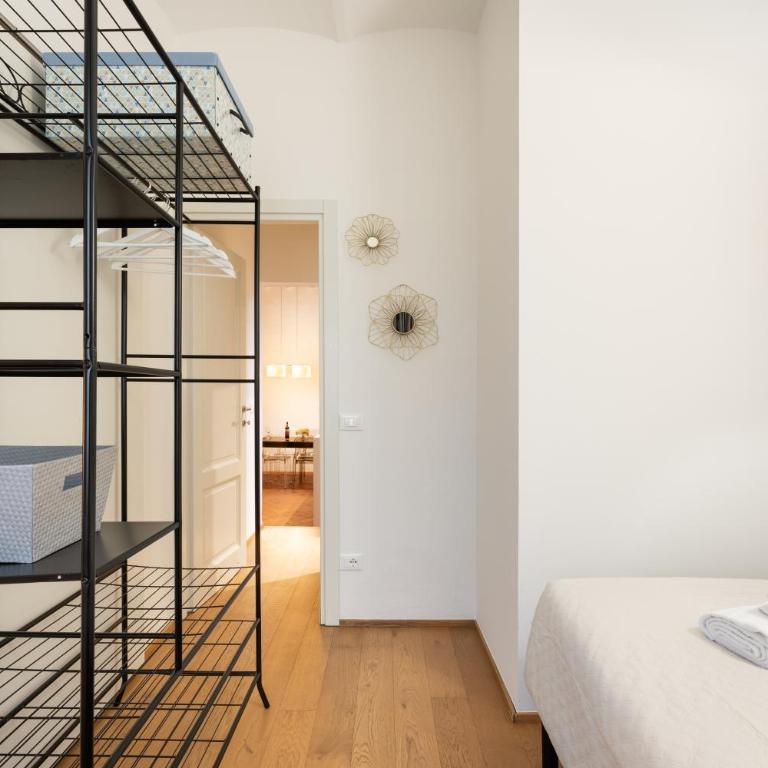 Keys of Italy - Albero 15 - Big and Small apt by Train station 2nd floor - Appartamento con 2 Camere da Letto - 5