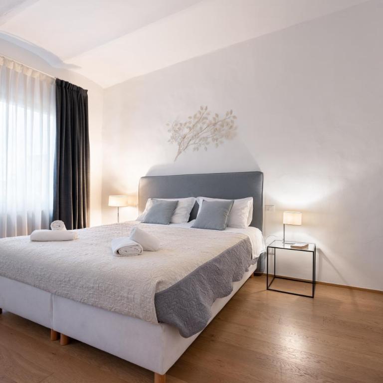 Keys of Italy - Albero 15 - Big and Small apt by Train station 2nd floor - Appartamento con 2 Camere da Letto - 3