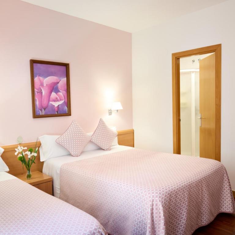 Pensión Nuevas Artes - Habitación Triple con balcón - 19