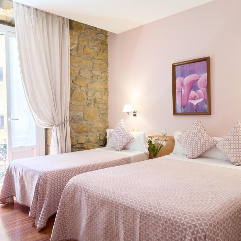 Pensión Nuevas Artes - Habitación Triple con balcón - 22