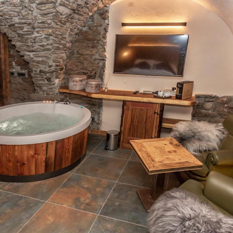 Hotel K2 - Suite Deluxe con Vasca Idromassaggio - 3