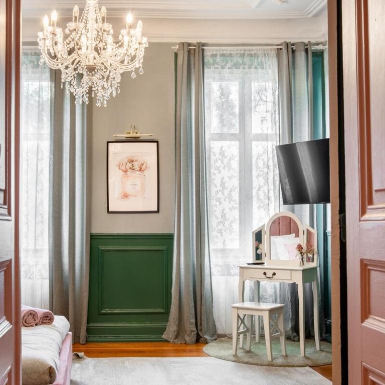 By OZC IMMO, La Suite Royal Room, Jacuzzi - Appartamento Deluxe con 1 Camera da Letto - 2
