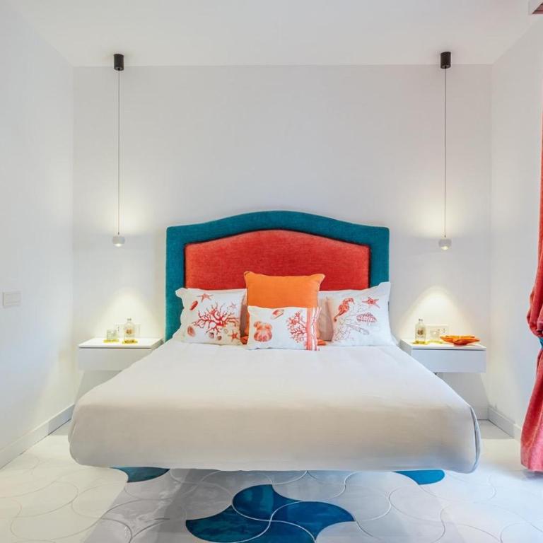 Villa Coralia Sorrento, Luxury Suite in Amalfi Coast, Italia - Deluxe Double Room with Side Sea View - 2