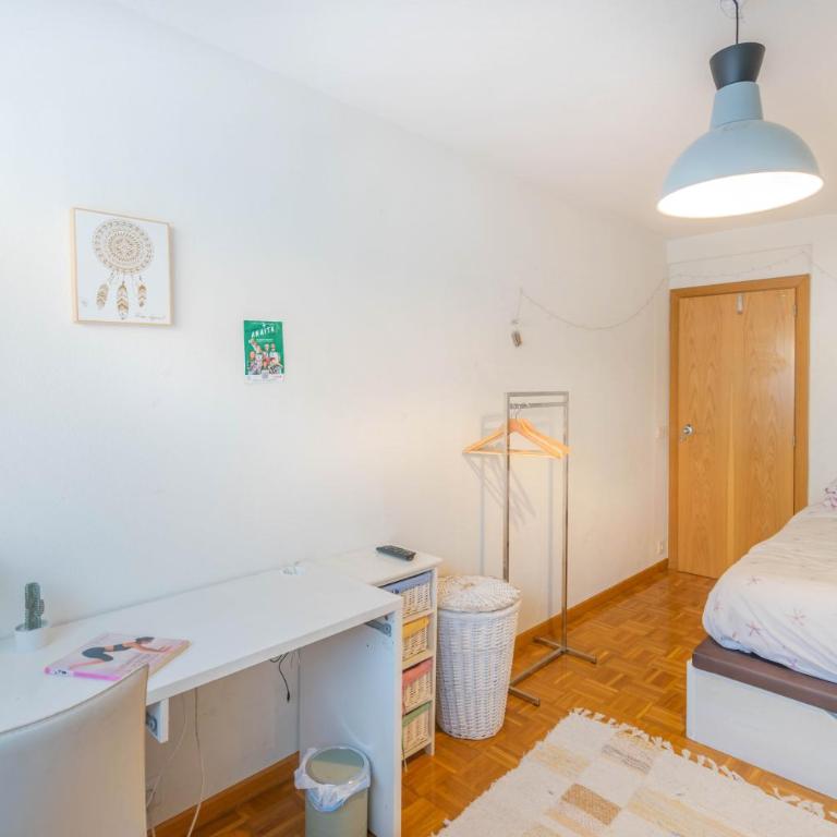 Encantadora habitación en apartamento con terraza - One-Bedroom Apartment - 17