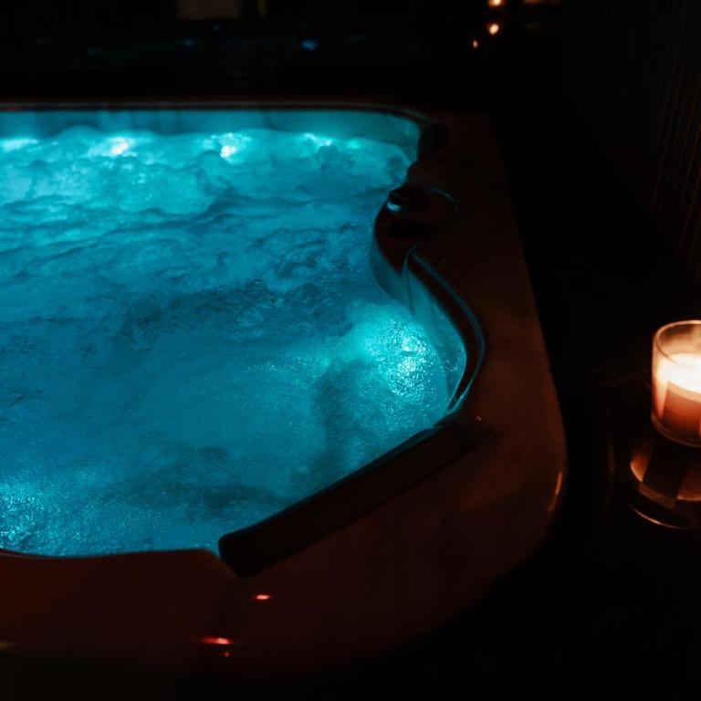 Reims In Love Jacuzzi et Sauna Appartement 3 - Appartamento con 1 Camera da Letto - 2