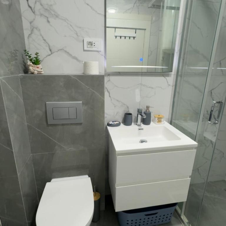 Galeb Family Apartments - Deluxe One-Bedroom Apartment with Garden View - 16