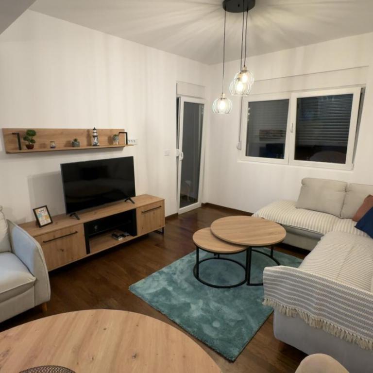 Galeb Family Apartments - Deluxe One-Bedroom Apartment with Garden View - 9