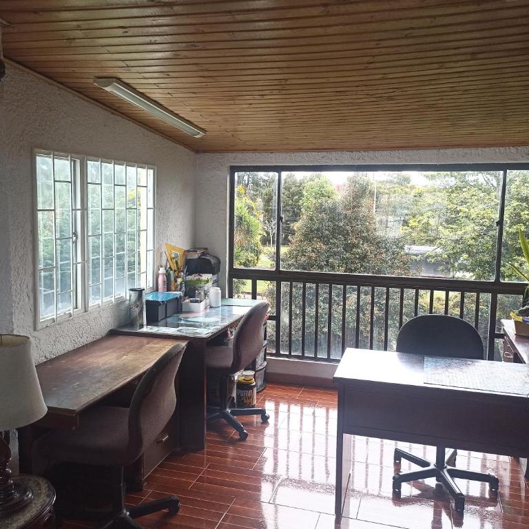 Casa recidencial apta para mascotas con estacionamiento - Habitación Doble con baño compartido - 8