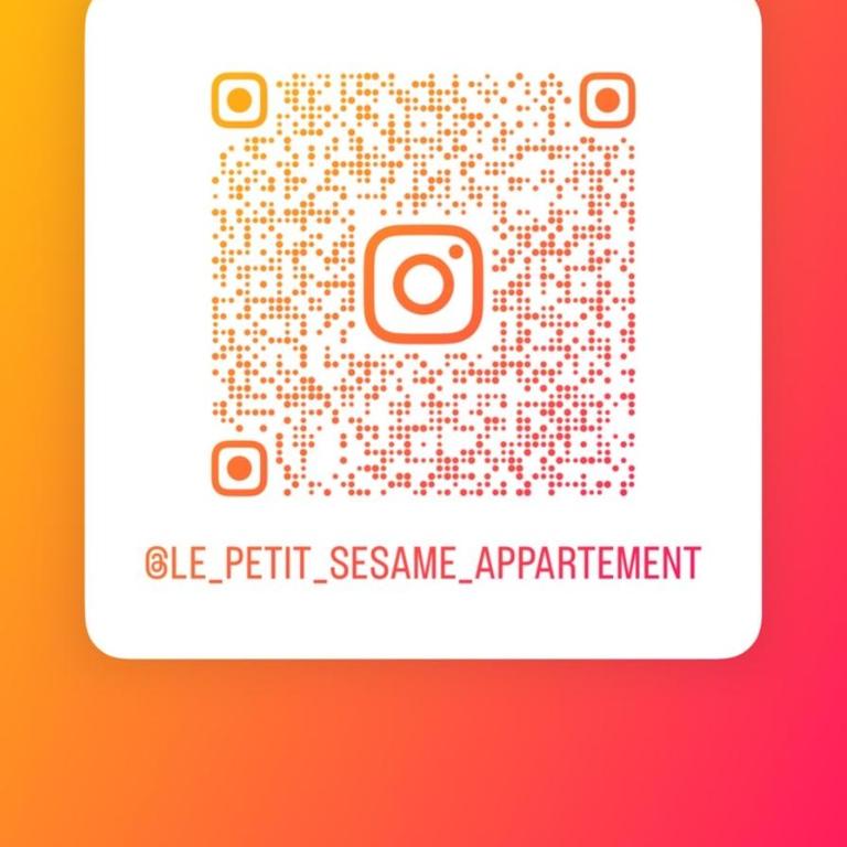 LE PETIT SÉSAME appartement 70m2 avec terrasse et jacuzzi cosy idéal groupe, capacité 6 personnes , 2 chambres,canapé lit, proche Stade De France, Wifi Parking privé très bon rapport qualité prix - Two-Bedroom Apartment - 2