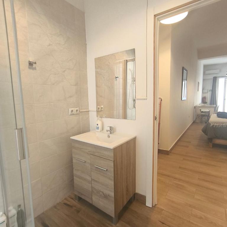 Central Cozy Ground Floor Studio - Apartment - 10