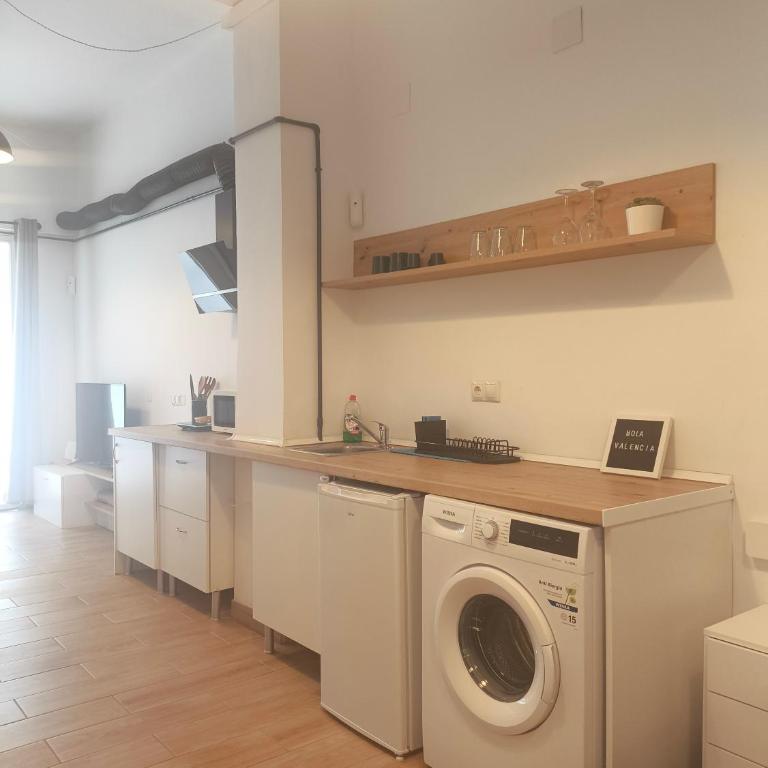 Central Cozy Ground Floor Studio - Apartment - 8