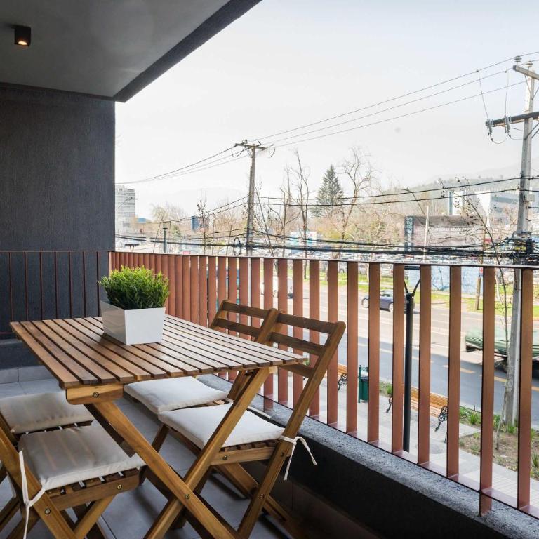 Stylish 2BR Flat for 5 in Lively Las Condes Oasis - Apartamento - 4