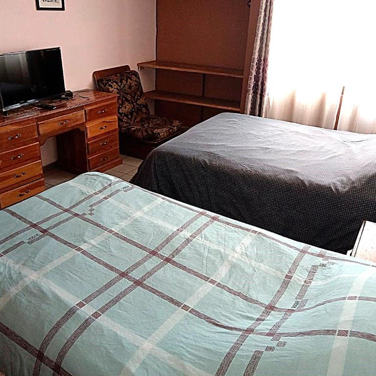 La Casa Discreta Cochabamba - Habitación Triple con baño privado - 5