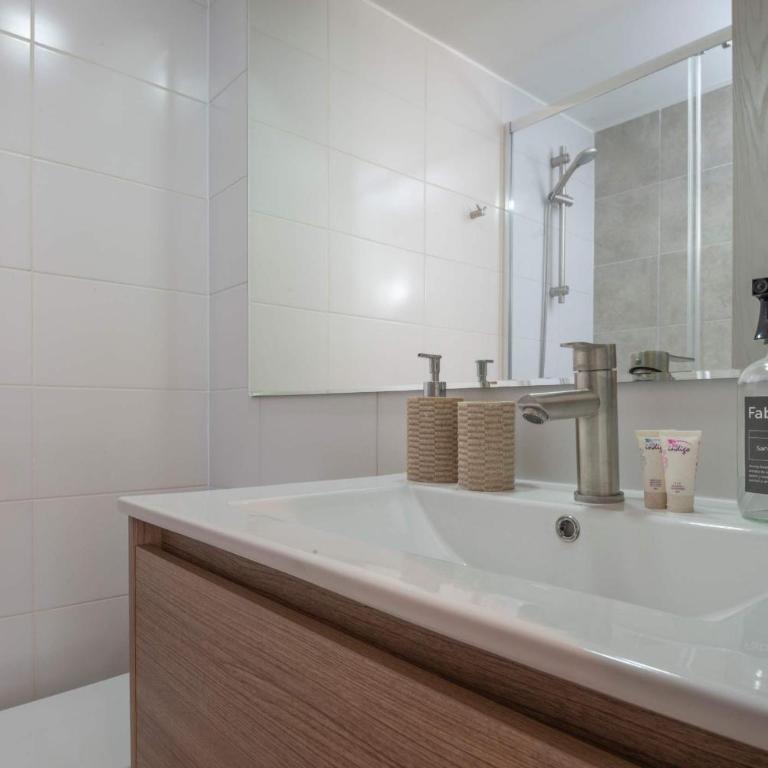 HOM I Cowork Wifi SmartTv SantaLucia Vista Piscina - Apartment - 84