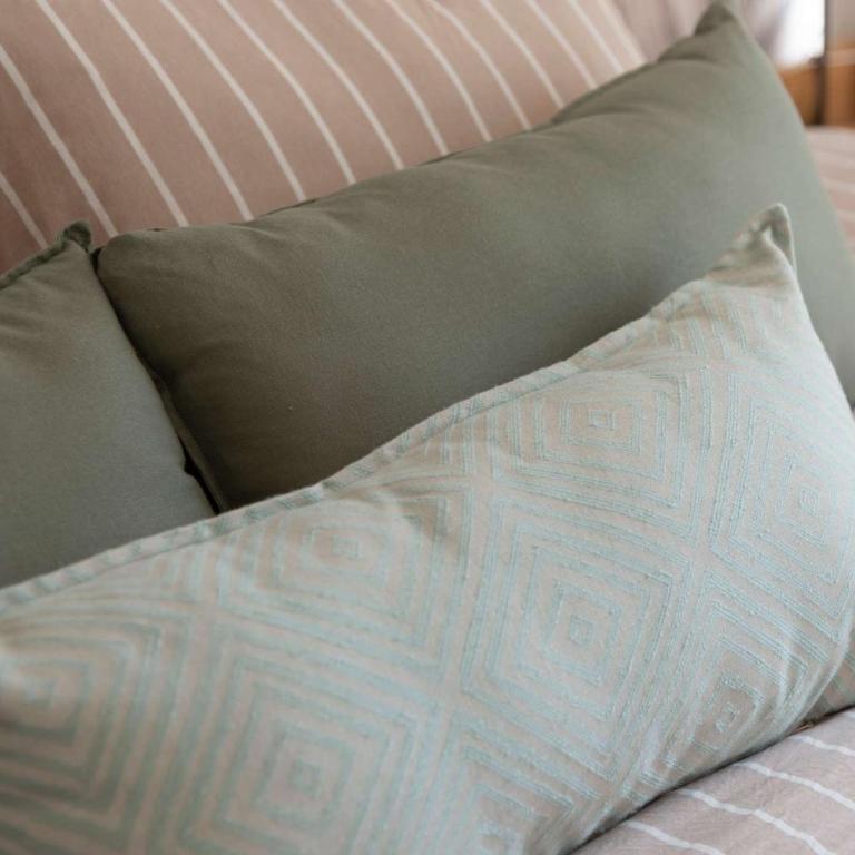 HOM I Wifi CoWork Gyn SmartTv AireAcond Piscina - Apartment - 6