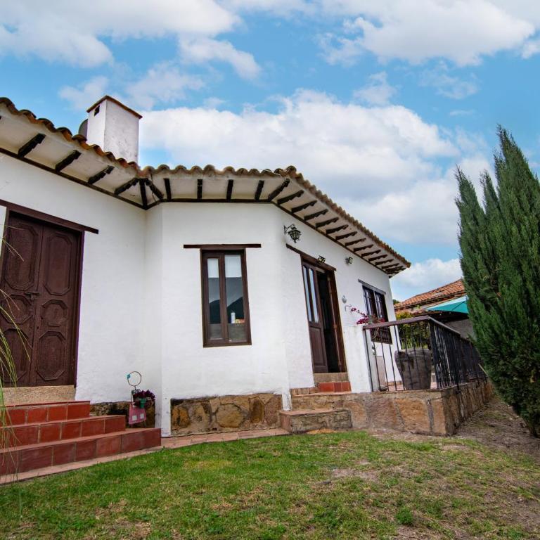 Casa familiar con jacuzzi y vista increíble - Three-Bedroom Apartment - 33